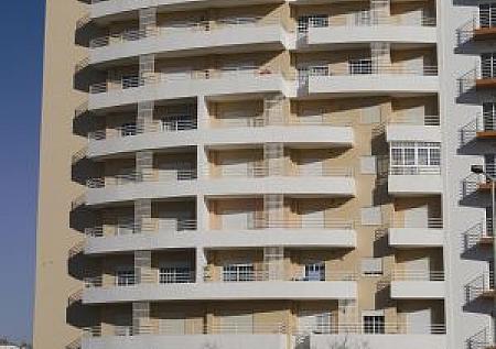 Edifício com 44 fogos na Via V6