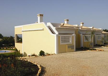 12 Apartamentos (4 T2 Duplex + 8 T2)
